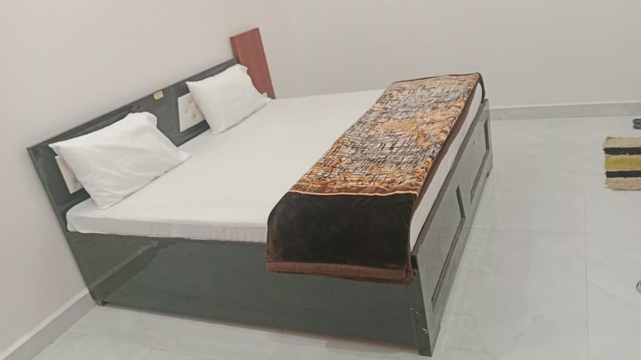 Rudra Prabha Guest House Ayodhya Exterior photo